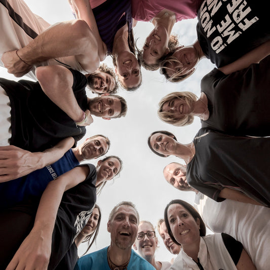 IL TEAM ELGON CORRE LA DEEJAY TEN PER COOPI